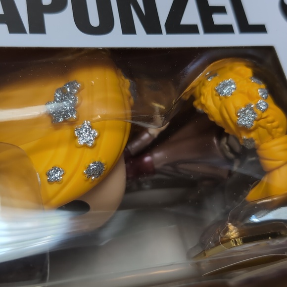 Disney Princess Funko Pop Rapunzel Gold Exclusive with Pin #223 - Picture 9 of 9